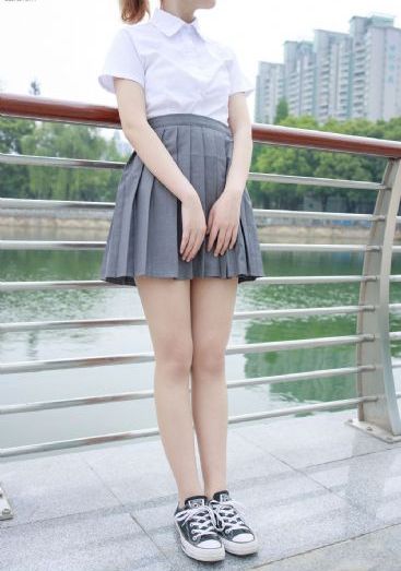 女子高中生的腰姿